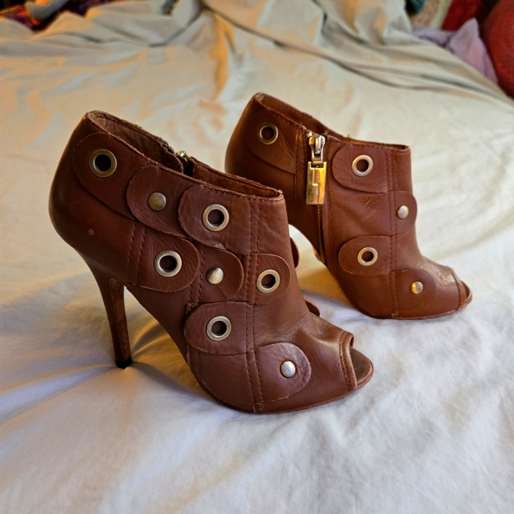 L.A.M.B. Gwen Stefani Brown Leather Joelle Zip-Up Grommet Stiletto Ankle Booties